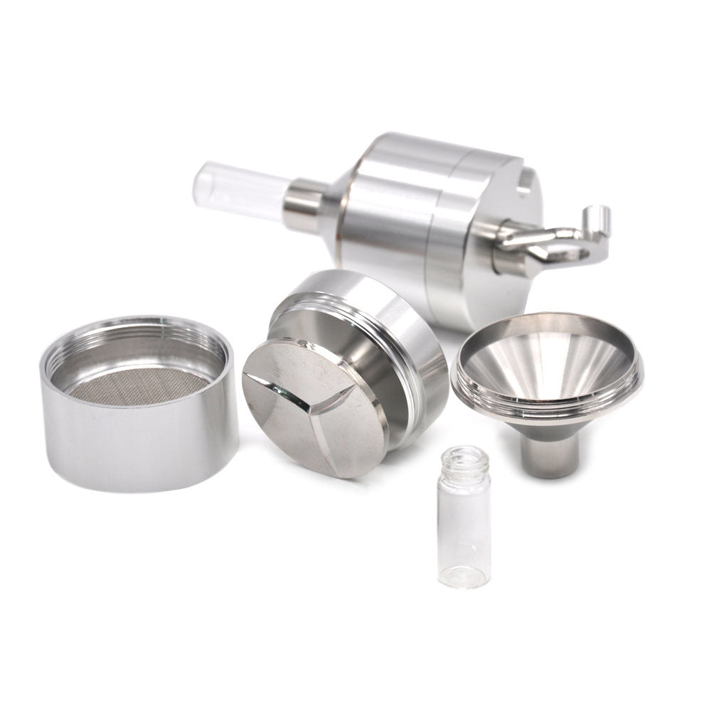 close-up-of-ergonomic-rotary-handle-on-3-layer-metal-spice-grinder